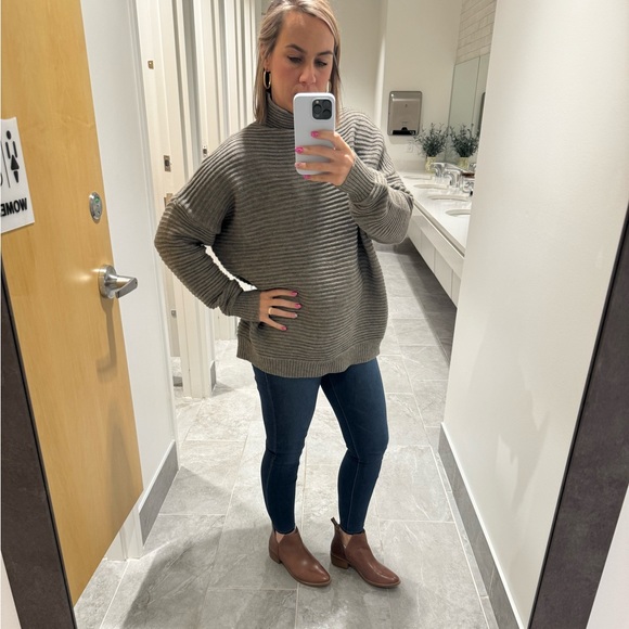 Betsey’s Boutique sweater - Picture 1 of 2